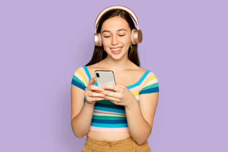 Woman listening to music using itunes.